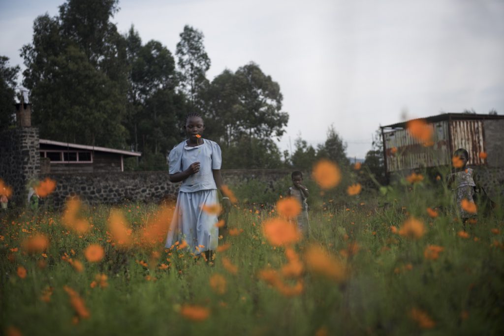 Quartier Don Bosco, Goma. Uivine, 12 ans est originaire de Masisi. Elle a fuit son village en 2008 en proie aux combats initiés par la rébellion du CNDP. Elle n’est jamais retournée.