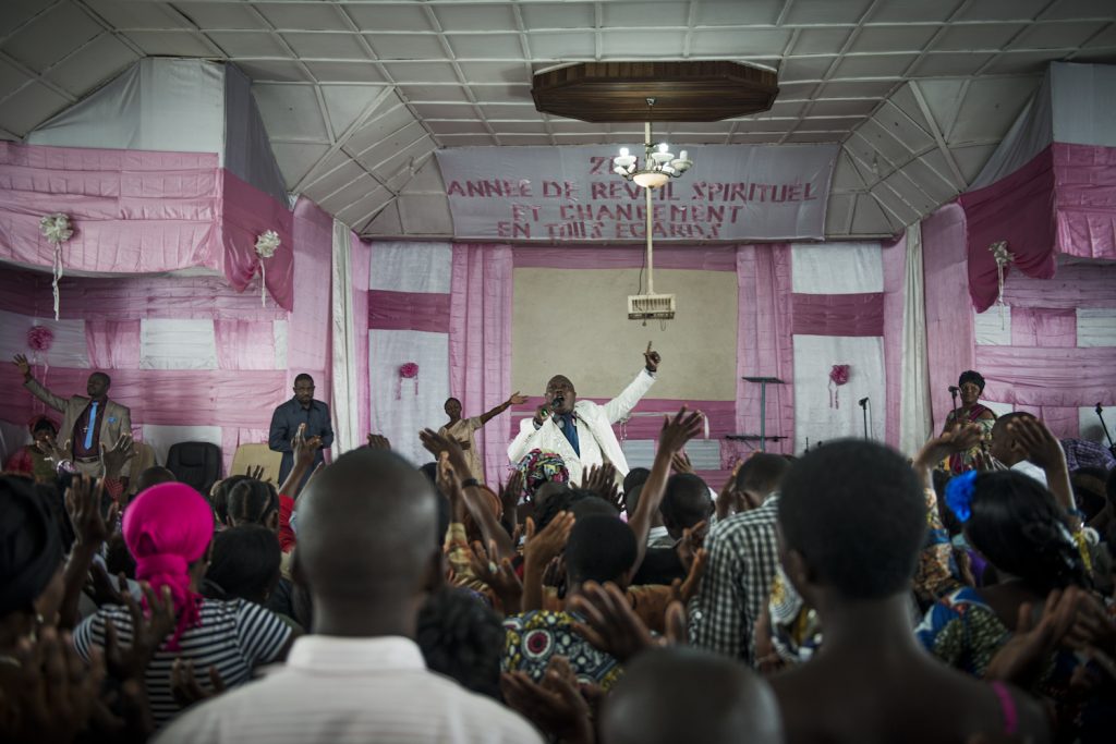 Goma. Prêche du pasteur Ovatia à l'église MEPAC, dans le centre-ville. (Mission des églises pentecôtistes en Afrique centrale). Les églises évangélistes pullulent dans toute la République démocratique du Congo depuis deux décennies.