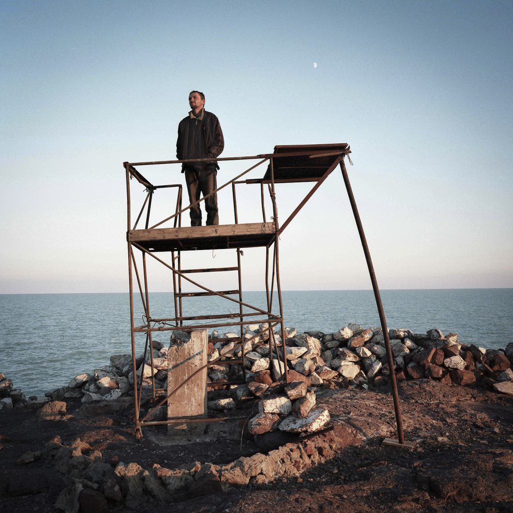 Sergeï, son of a soldier based in Sary Shagan, stays in the former town of the Sary Shagan polygon. He is living on scrap metal.